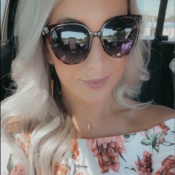 Meet your Posher, Kristie - Picture 2 of 2